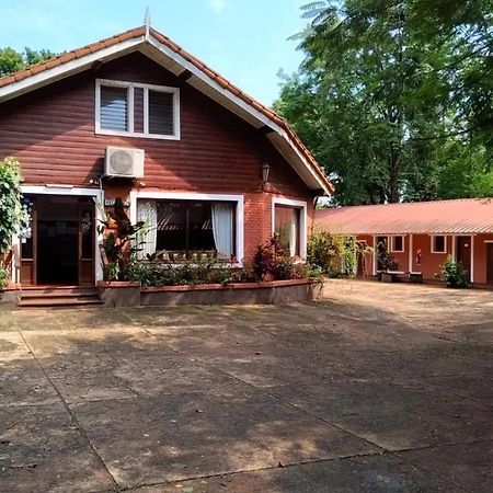 Hosteria La Cabana Puerto Iguazu Exterior photo